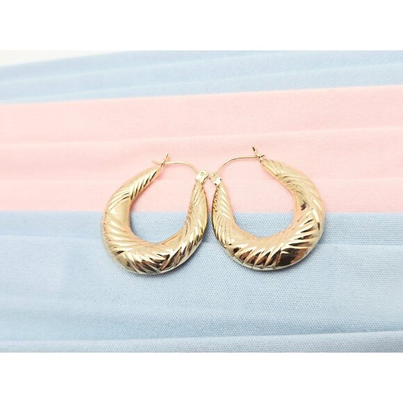 Beautiful Medium 10K Karat Solid Yellow Gold Designer Tapered Oval Hoop Earrings - Picture 1 of 16
